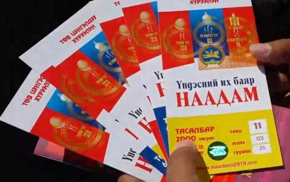 Наадмын тасалбар шагчдын гарт орж, үнэ нь 300-900 мянган төгрөгт хүрчээ